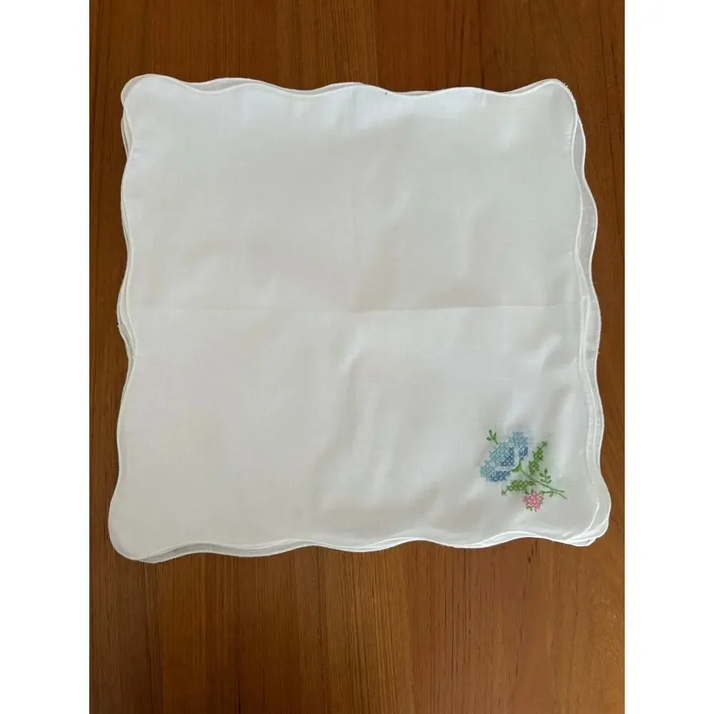 Set of 10 Vintage Embroidered Linen Napkins Blue Floral Scalloped Cottagecore